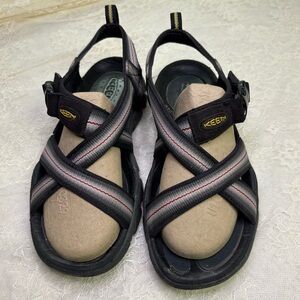 Keen Men’s 9 Strap On Sandals White Red Stripe Black Sole Teva Style Summer Shoe